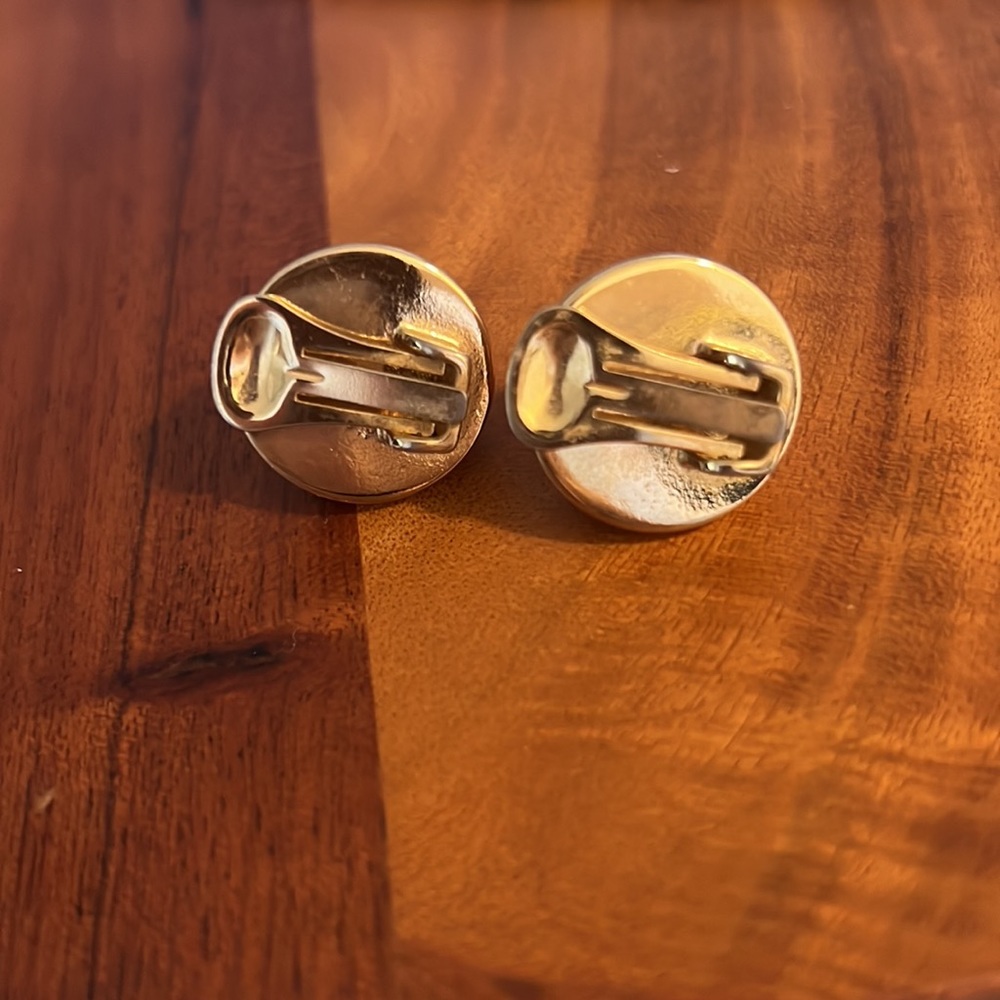 Final! Faux Coral Clip-on Earrings- Vintage - Picture 4 of 4